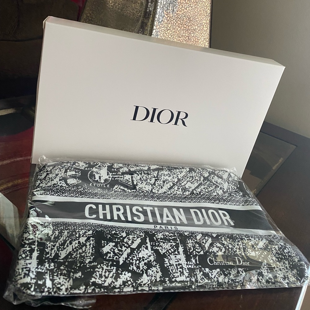 Christian Dior Paris Zippy Pouch /Dior Beauty ✨